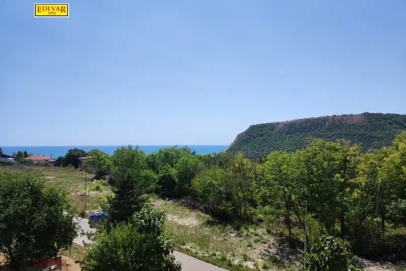 Двустаен апартамент с морска панорама в Каварна