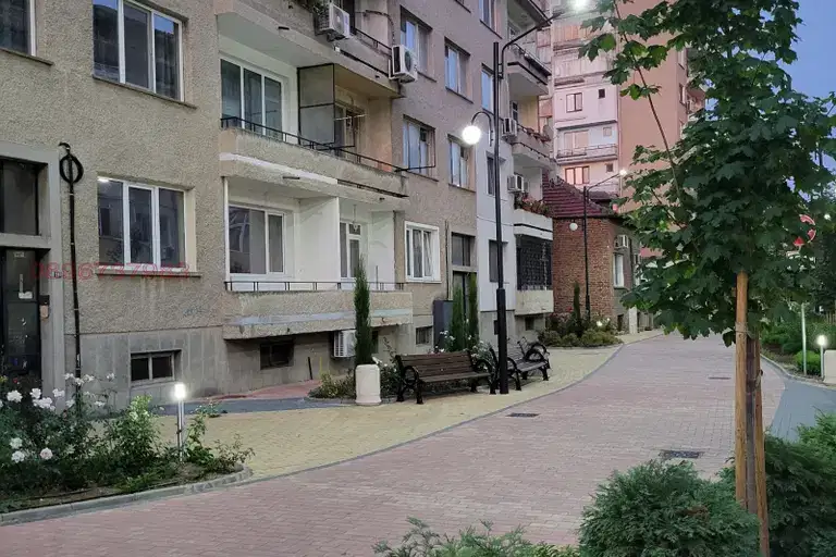 3-room apartment with two terraces in Kazanlak, center