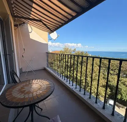 Photo 4 — Spacious 3-room apartment with sea view in Chaika resort, Varna