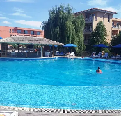 Photo 4 — Two-room apartment in Sunny Beach with terrace and parking