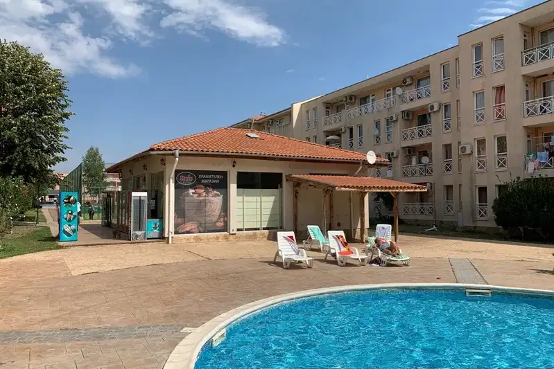 Three-room apartment with pool view in Sunny Beach
