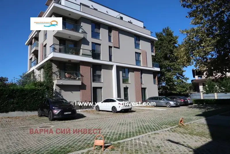 Luxury 3-room apartment in Sv. Sv. Konstantin i Elena with parking space
