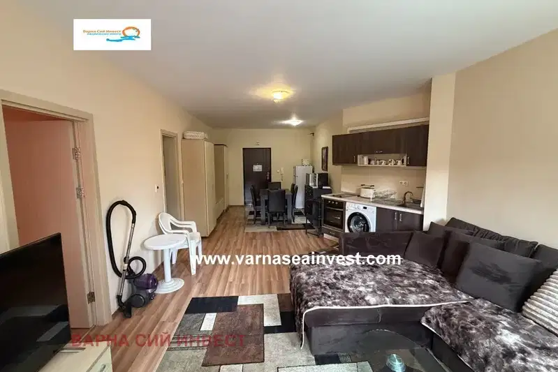 Two-room apartment with large terrace in Zlatni Pyasatsi resort, Varna