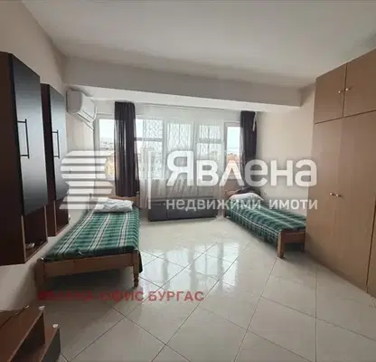 Снимка 2 — Двустаен апартамент с тераса в Несебър, близо до морето