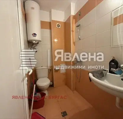 Снимка 3 — Двустаен апартамент с тераса в Несебър, близо до морето