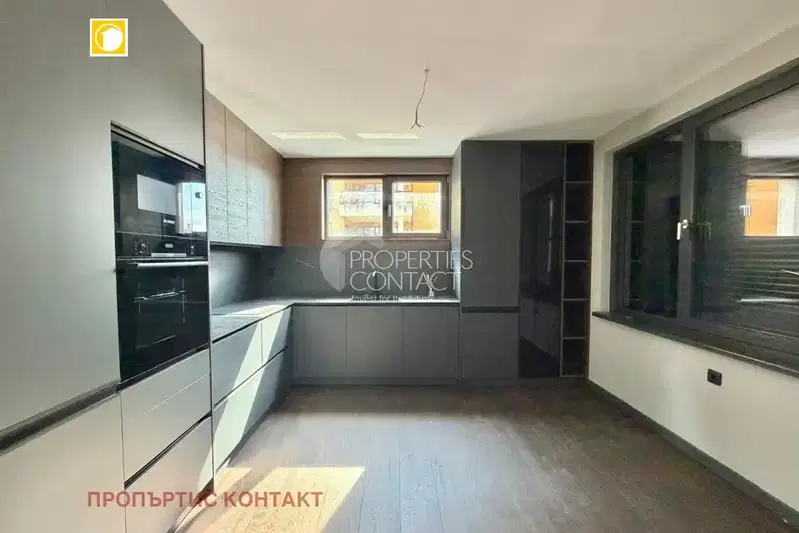 Тристаен апартамент 110 кв.м в Несебър, ново строителство