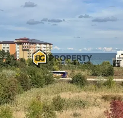 Снимка 2 — Тристаен апартамент с панорамна гледка в Обзор, к-с Сънрайз