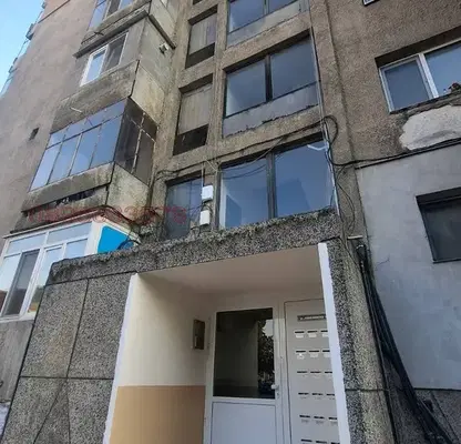 Снимка 2 — Тристаен апартамент в Запад, Пазарджик с асансьор