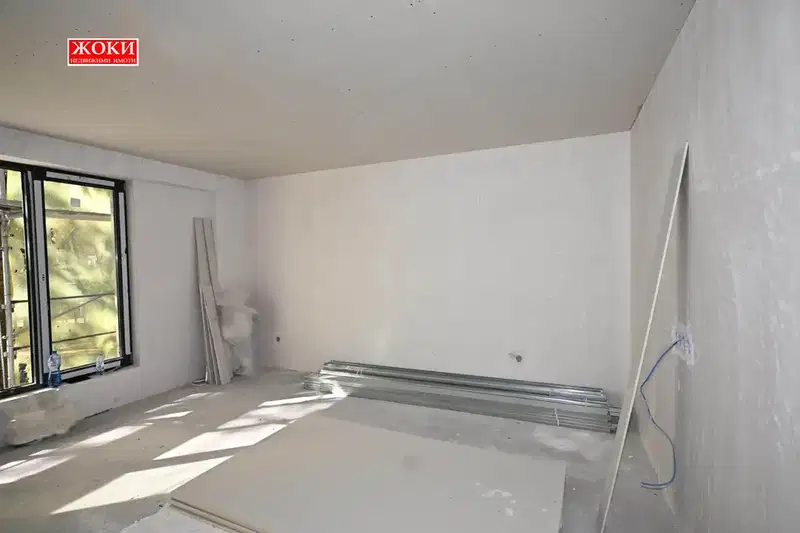 Four-room apartment in Pernik, Iztok district, brick construction