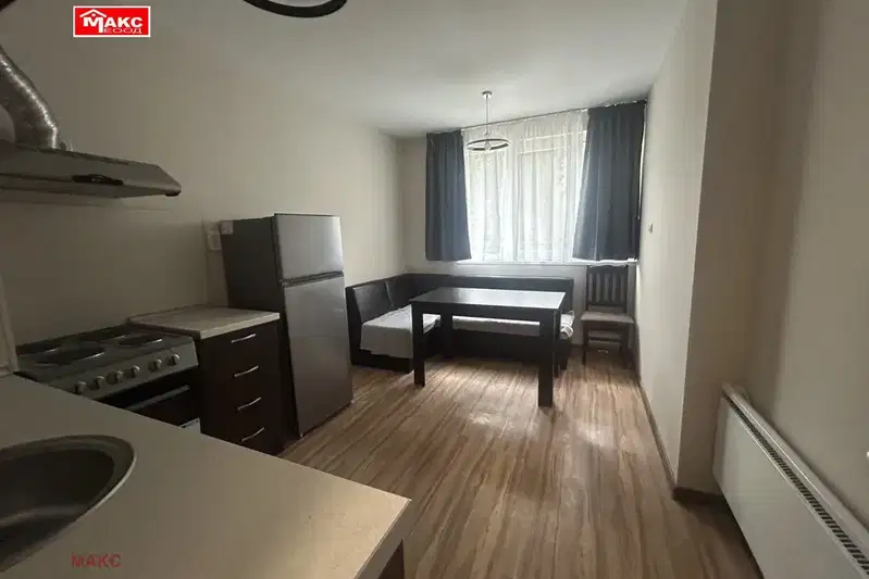 Three-room apartment with parking in Iztok, Pernik