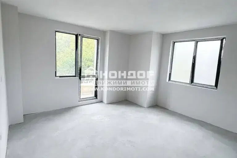 Two-room apartment in Center, Plovdiv with balconies