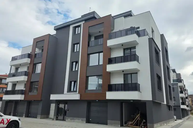Three-room apartment with two terraces in Hristo Smirnenski, Plovdiv