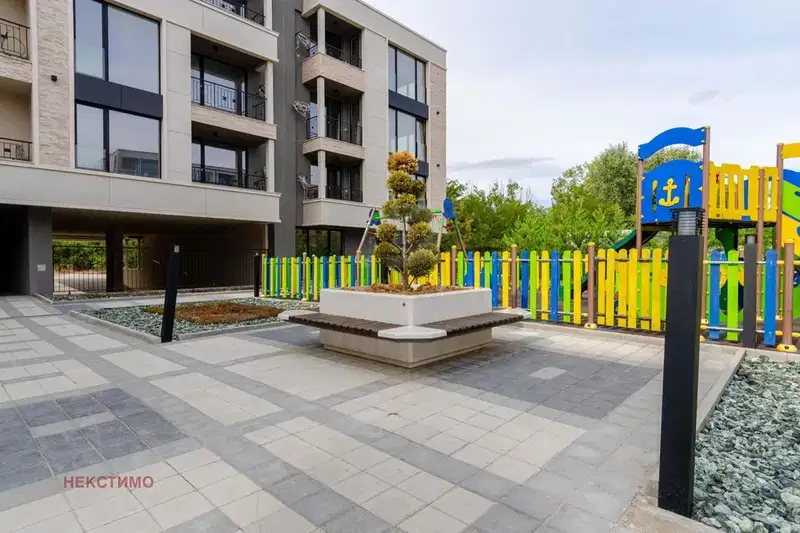 Spacious 4-room apartment in Hristo Smirnenski, Plovdiv with three terraces