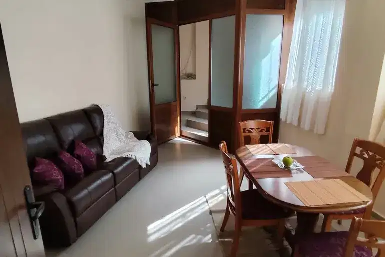 Two-room apartment on the ground floor in Karshiyaka, Plovdiv
