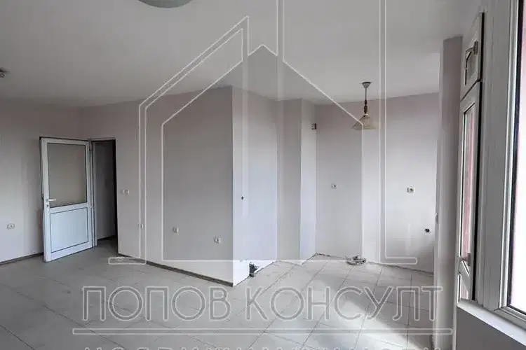 Three-room apartment with two terraces in Kyuchuk Parizh, Plovdiv