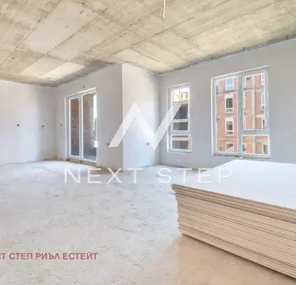 Photo 2 — Three-room apartment in Ostromila with two bathrooms and balconies