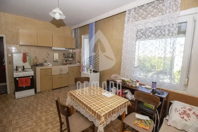 Тристаен апартамент в Пловдив, Тракия