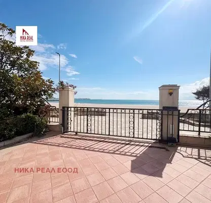 Photo 3 — Three-room apartment with large terrace in Pomorie, first line