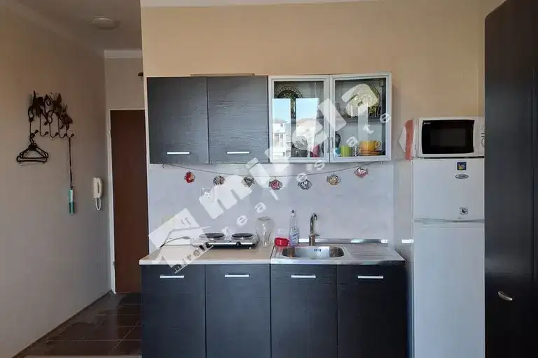 Studio apartment in Primorsko with terrace and pool