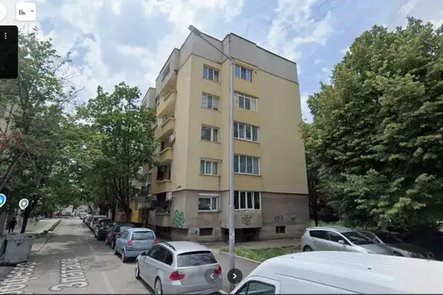 Четиристаен апартамент с две тераси в центъра на Русе