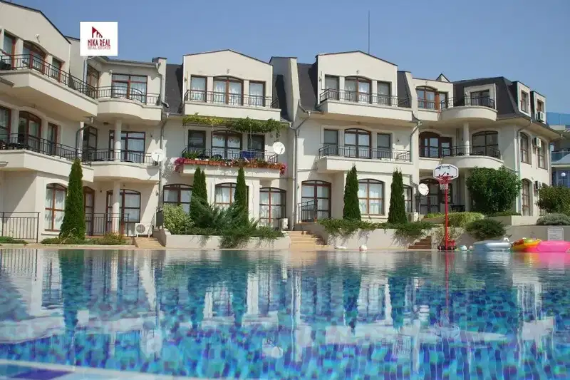 Three-room apartment with sea view in Kosharitsa village
