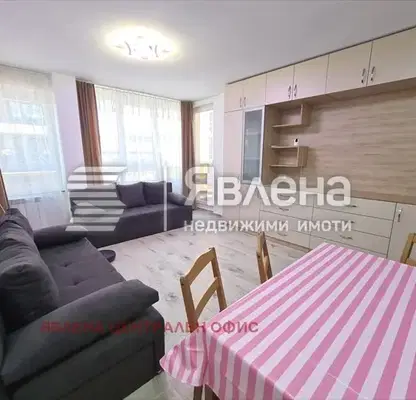 Снимка 4 — Тристаен апартамент с тераси в Център, София