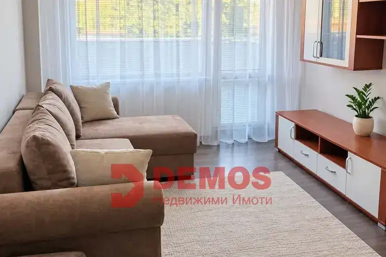 Двустаен апартамент с балкон в Дружба 2, София