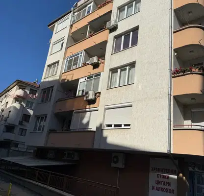 Снимка 2 — Двустаен апартамент в Дървеница с паркинг и асансьор