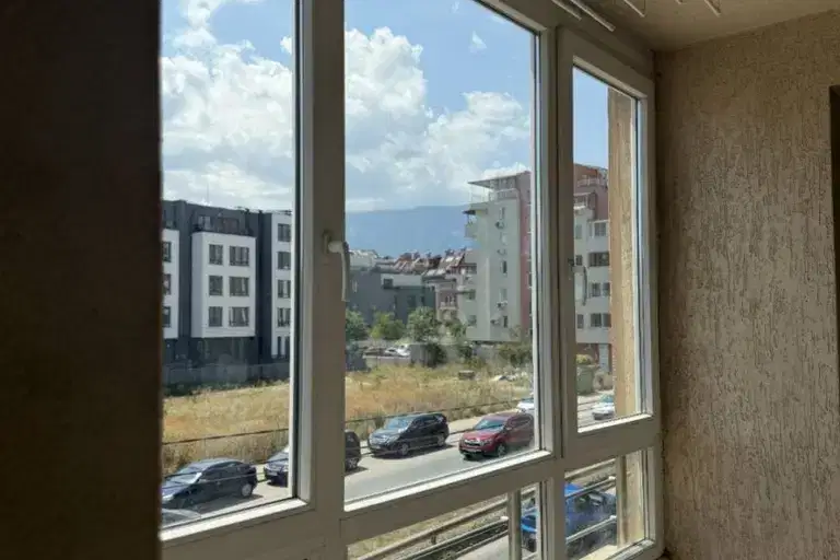 Тристаен апартамент в София, Дървеница