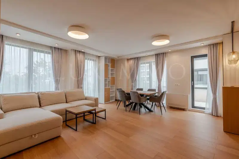 Three-room apartment in Hladilnika with elevator and parking space
