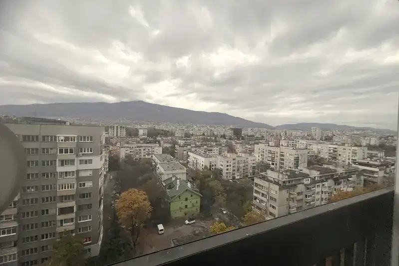 Двустаен апартамент с балкон и гледка към Витоша в Иван Вазов
