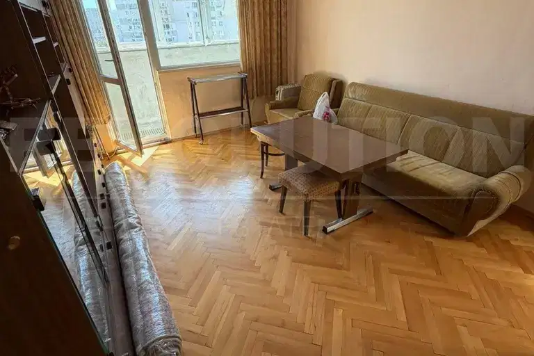 Two-room apartment in Krasno selo with elevator