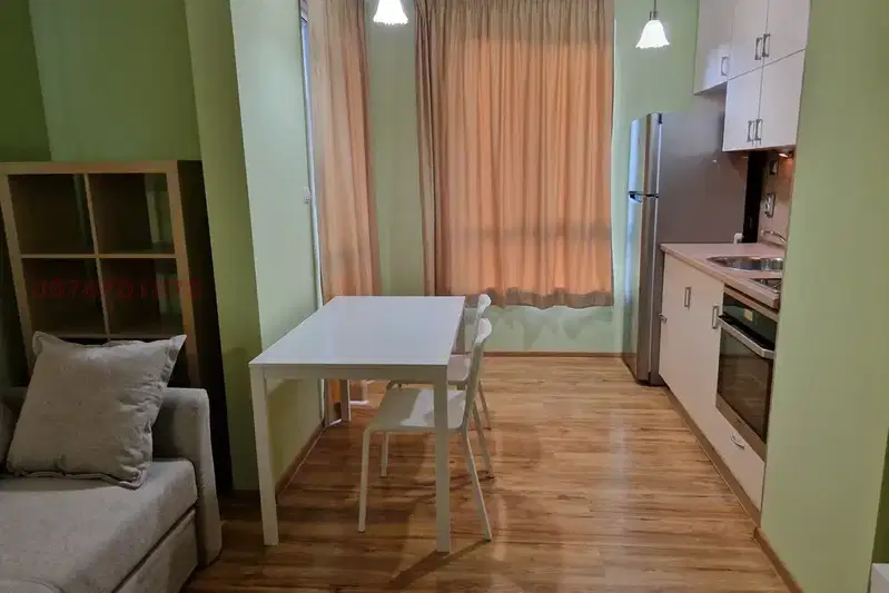 Тристаен апартамент с две тераси в Красно село, София