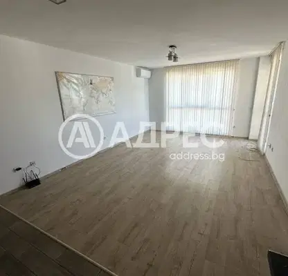 Снимка 2 — Тристаен апартамент в Красно село с две тераси
