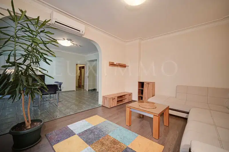 Spacious 2-room apartment in Lozenets with view of inner courtyard