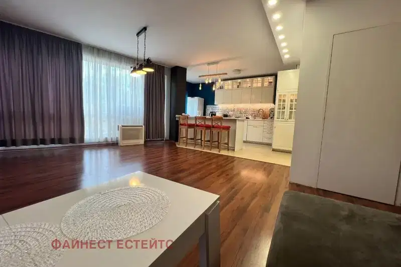 Тристаен апартамент в София, Лозенец