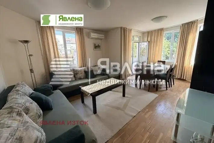 Spacious 3-room apartment in Lozenets with functional layout