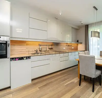 Photo 4 — Spacious 4-room apartment with landscaped yard in Malinova dolina
