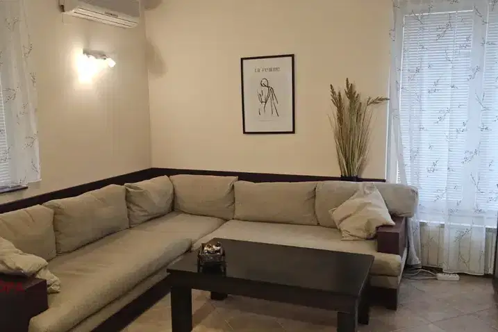 Three-room apartment in Manastirski Livadi with two bathrooms