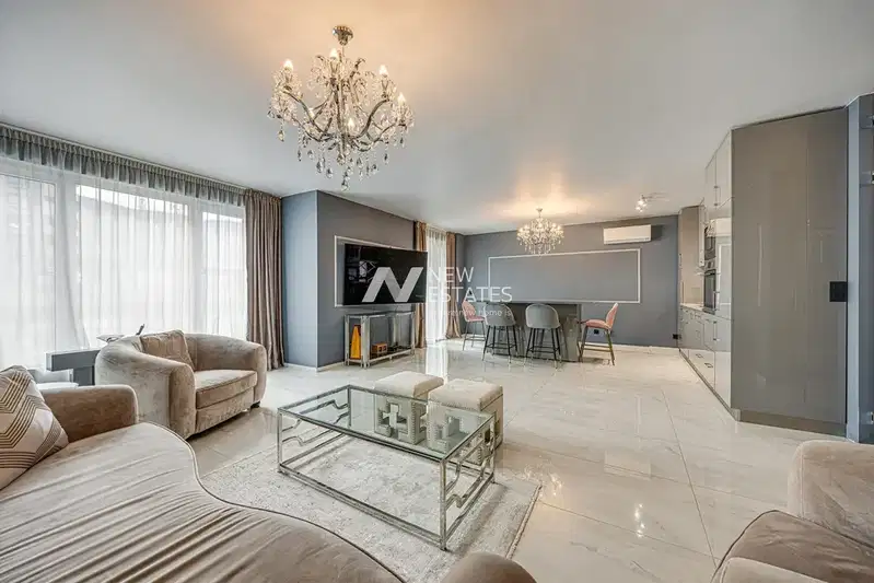 Four-room apartment in Manastirski Livadi with parking space