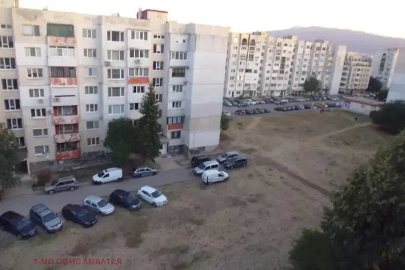 Three-room apartment in Obelya 1 with insulation and elevator