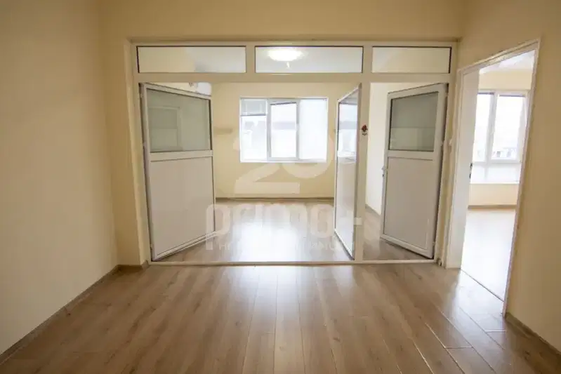 Two-room apartment in Oborishte with terrace and air conditioning