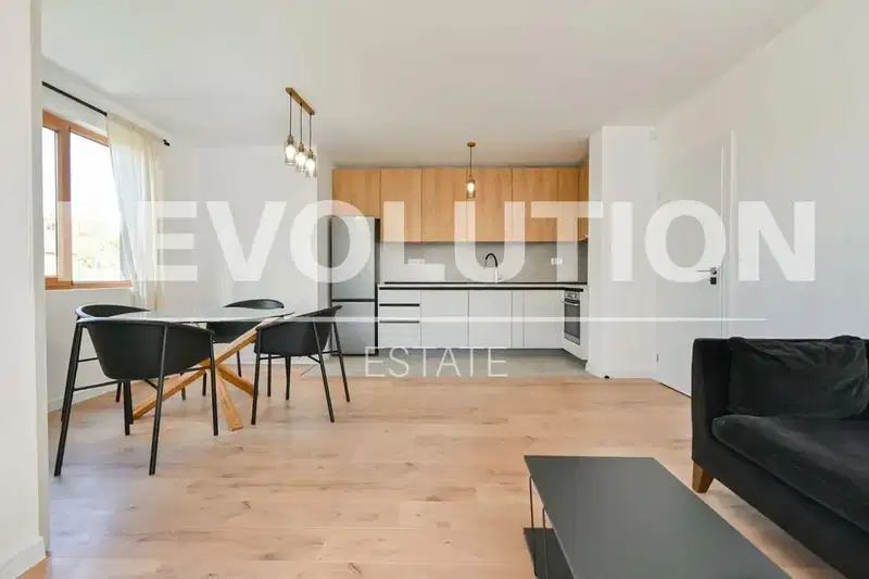 Three-room apartment with parking space in Studentski Grad, Sofia