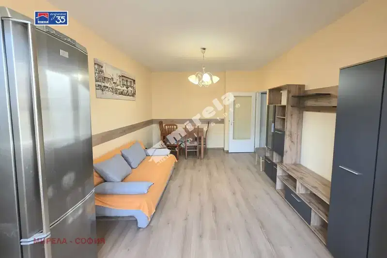 Тристаен апартамент в София, Света Троица