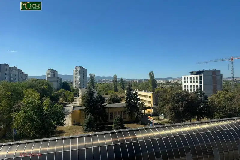Тристаен апартамент с тераса в кв. Връбница 2, София