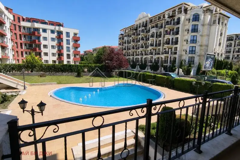 2-room apartment with pool view in Sveti Vlas, Sut Bay