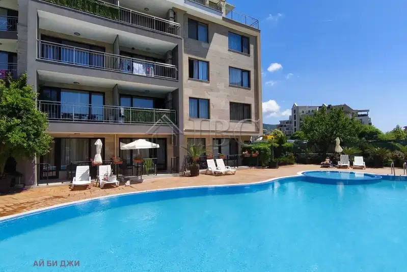 Two-room apartment in Sveti Vlas with terrace and east aspect