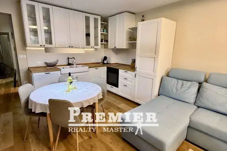Three-room apartment with terrace and sea view in Sveti Vlas