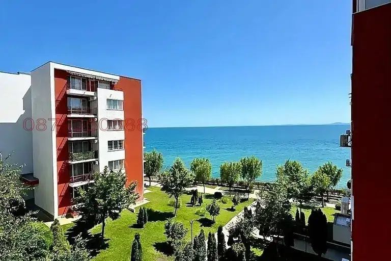 Тристаен апартамент в Бургас, Свети Влас