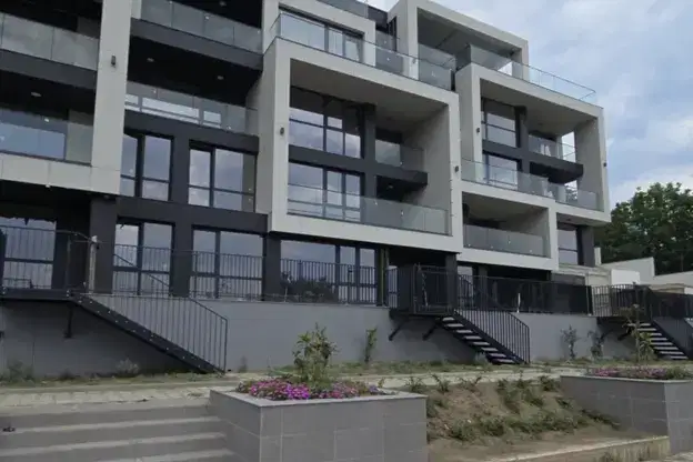 Three-room apartment with yard and terrace in Briz, Varna